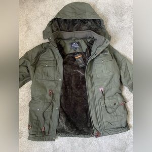 Men's Thick Winter Cotton Jacket with Hood, Fleece Lining, and Cargo Pockets